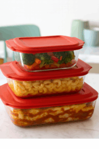 Great Pyrex baking dishes with lids for storage